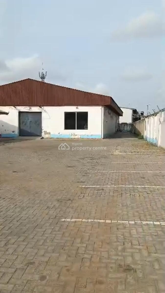 1000sqm Warehouse with 300sqm Office Space, Industrial Estate, Ilupeju, Lagos, Warehouse for Rent