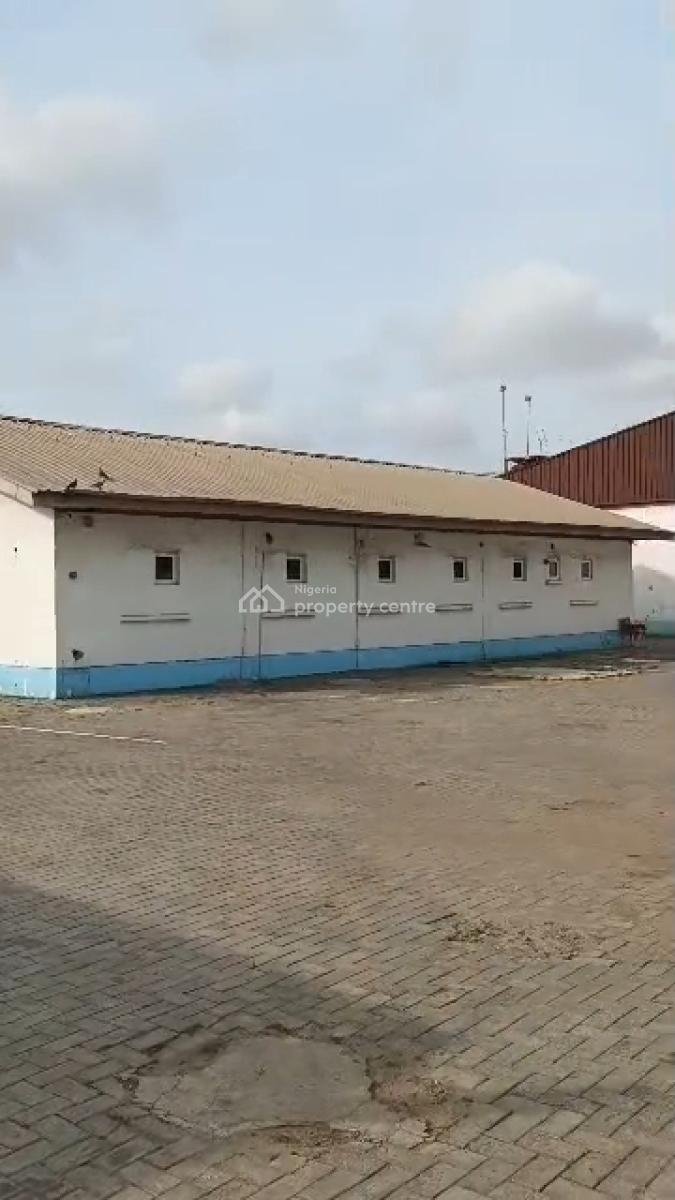 1000sqm Warehouse with 300sqm Office Space, Industrial Estate, Ilupeju, Lagos, Warehouse for Rent
