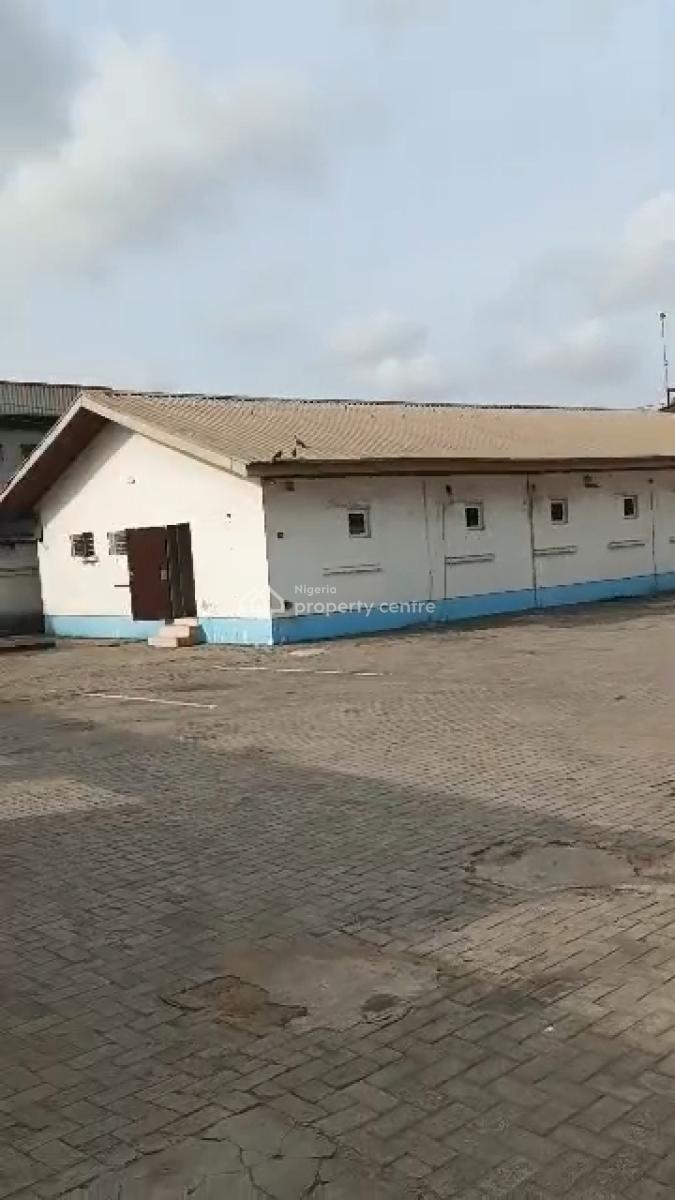 1000sqm Warehouse with 300sqm Office Space, Industrial Estate, Ilupeju, Lagos, Warehouse for Rent