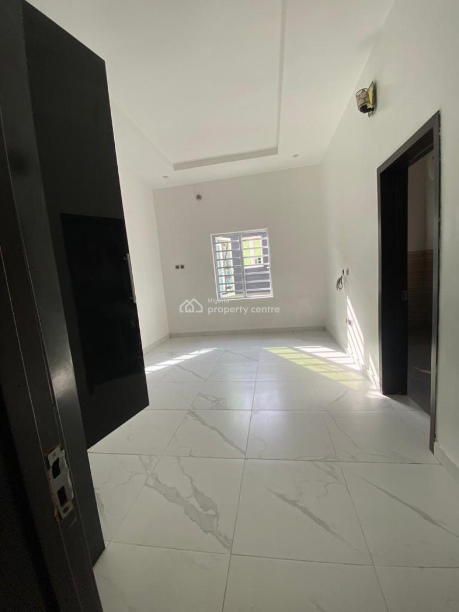 Luxurious  Spacious  3bedroom Flat  with Private  Staircase, Sangotedo, Ajah, Lagos, Flat / Apartment for Rent