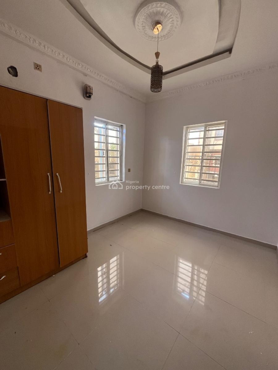 Standard 2bed Apartment Available in Ologolo Lekki, Ologolo, Lekki, Lagos, Flat / Apartment for Rent