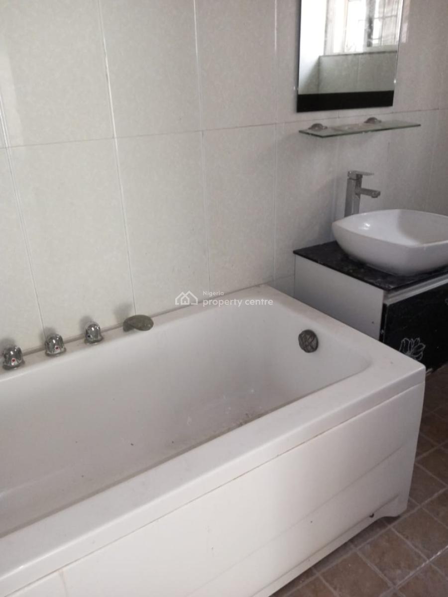 Luxury Specious and Service 3 Bedroom Flat with a Room Bq, Osakpa London, Lekki, Lagos, Flat / Apartment for Rent