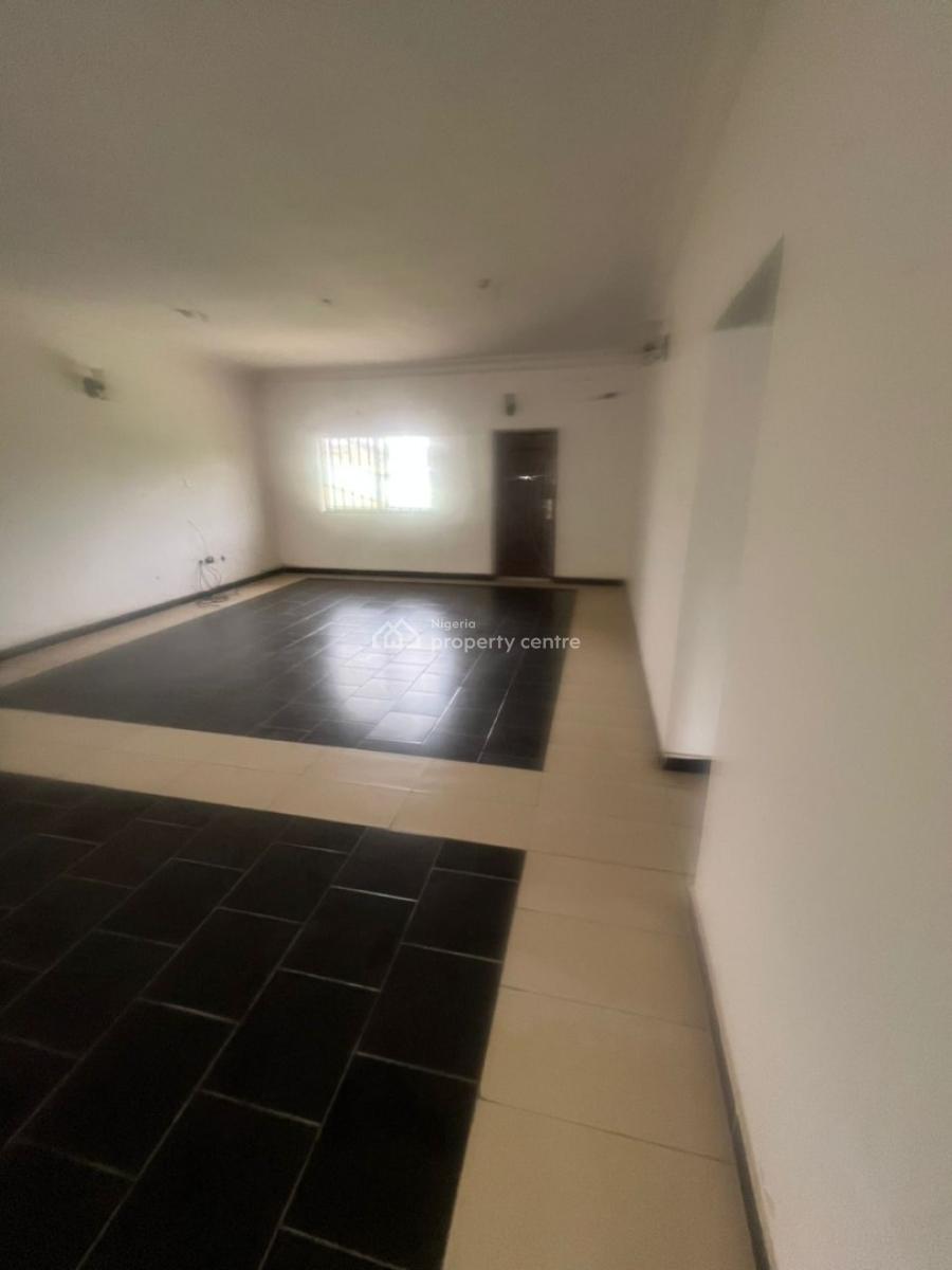 Well Spacious 2 Bedroom Flat with Bq on The 2nd Floor, Off Parakuo, Wuse 2, Abuja, Flat / Apartment for Rent