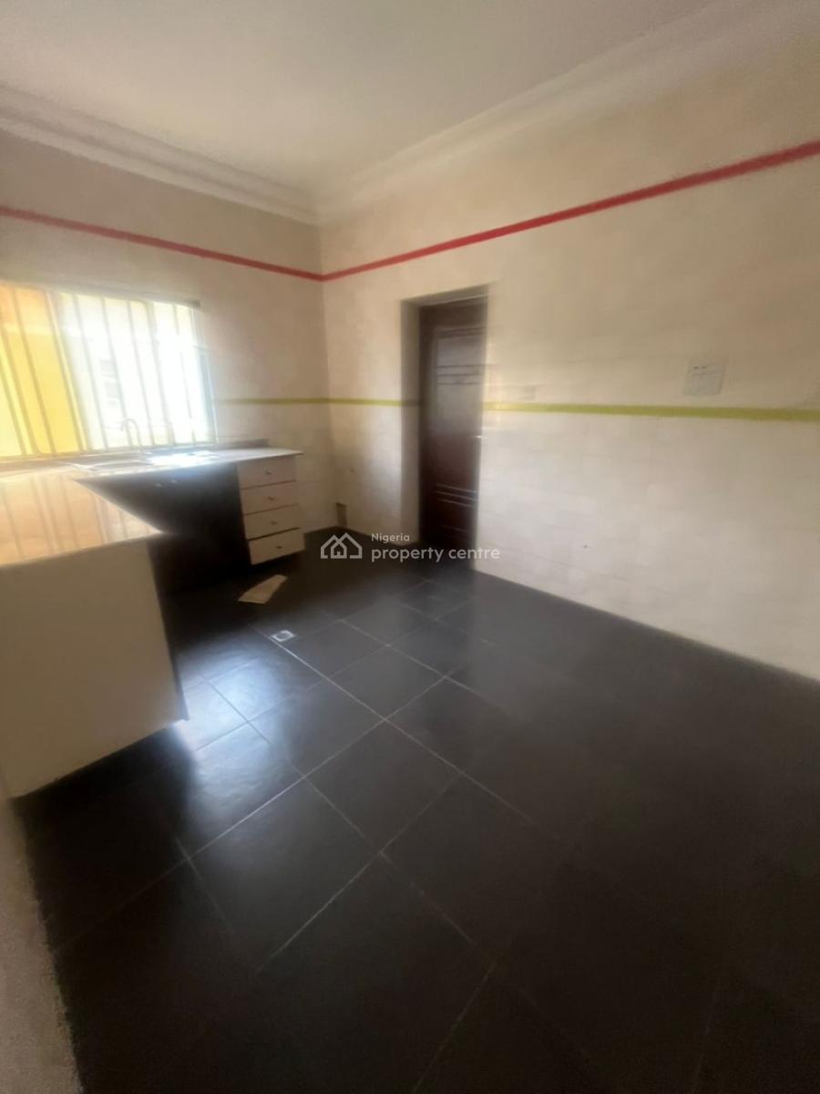 Well Spacious 2 Bedroom Flat with Bq on The 2nd Floor, Off Parakuo, Wuse 2, Abuja, Flat / Apartment for Rent