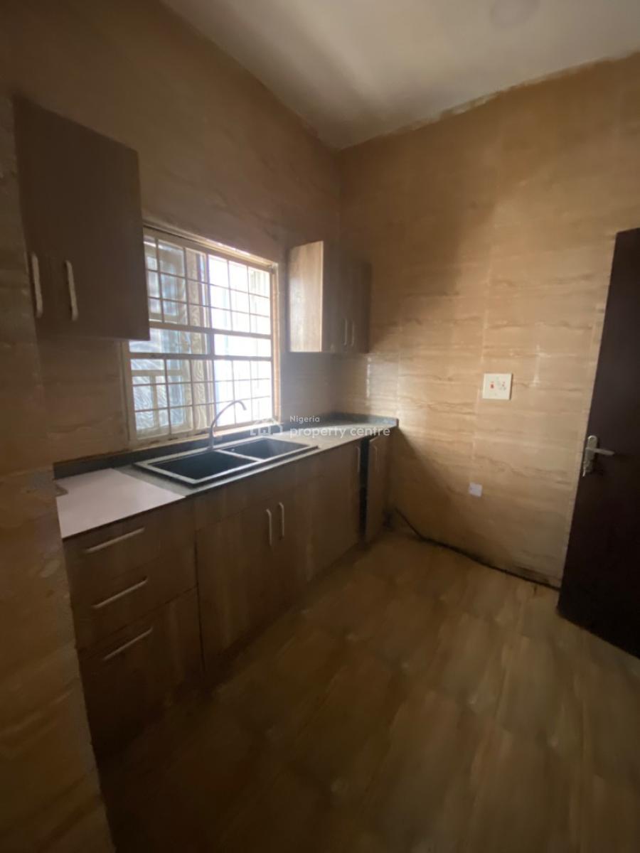 Luxury 2 Bedroom Flat in a Clean and Serene Compound Tarred Road, Jahi, Abuja, Flat / Apartment for Rent