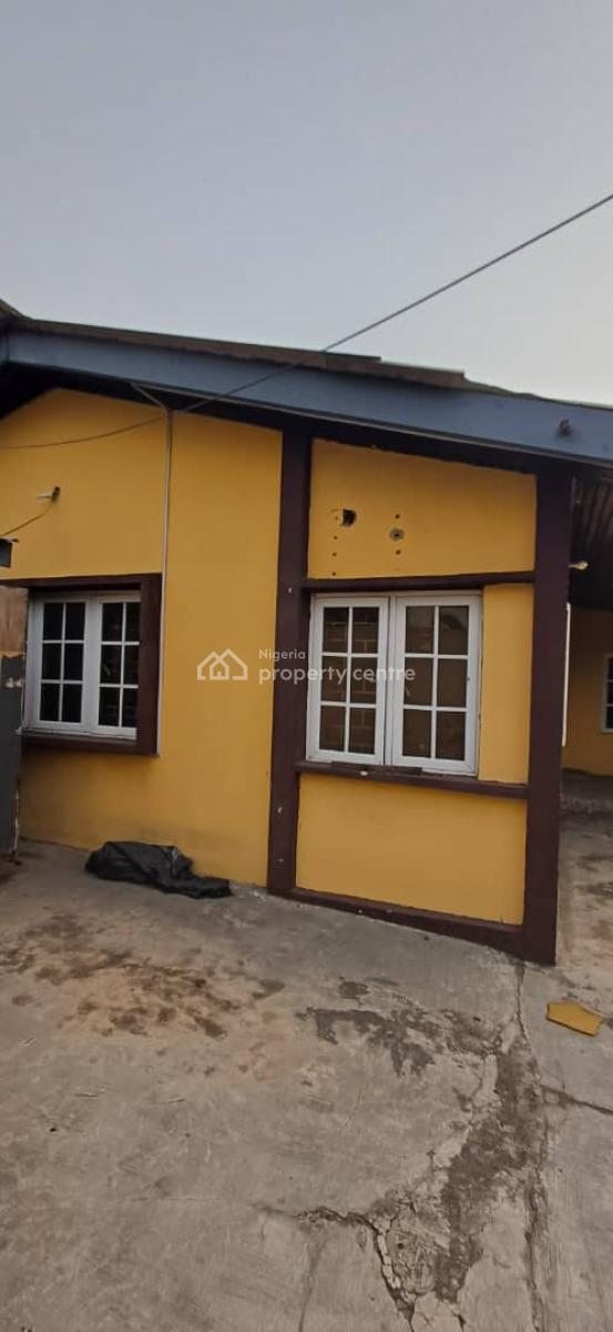 4 Bedrooms Bungalow, Off Bode Thomas, Surulere, Lagos, Detached Bungalow for Sale