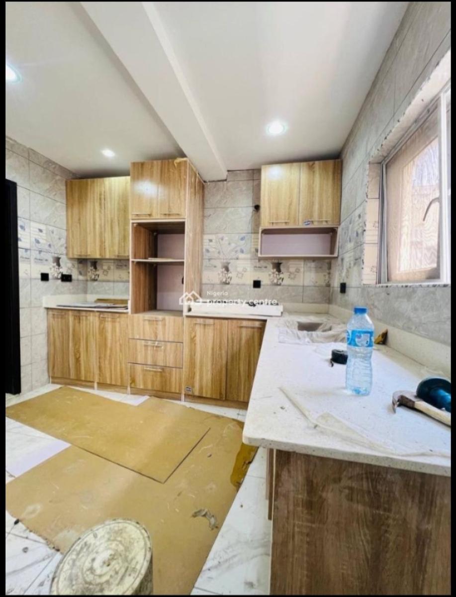 Luxurious 3 Bedroom Maisonette, Lekki Phase 1, Lekki, Lagos, Flat / Apartment for Rent