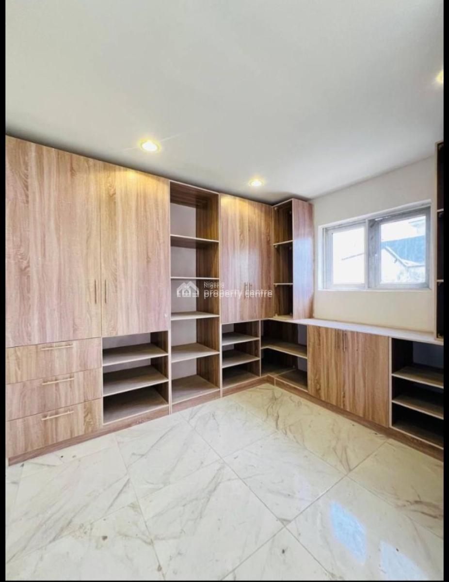 Luxurious 3 Bedroom Maisonette, Lekki Phase 1, Lekki, Lagos, Flat / Apartment for Rent