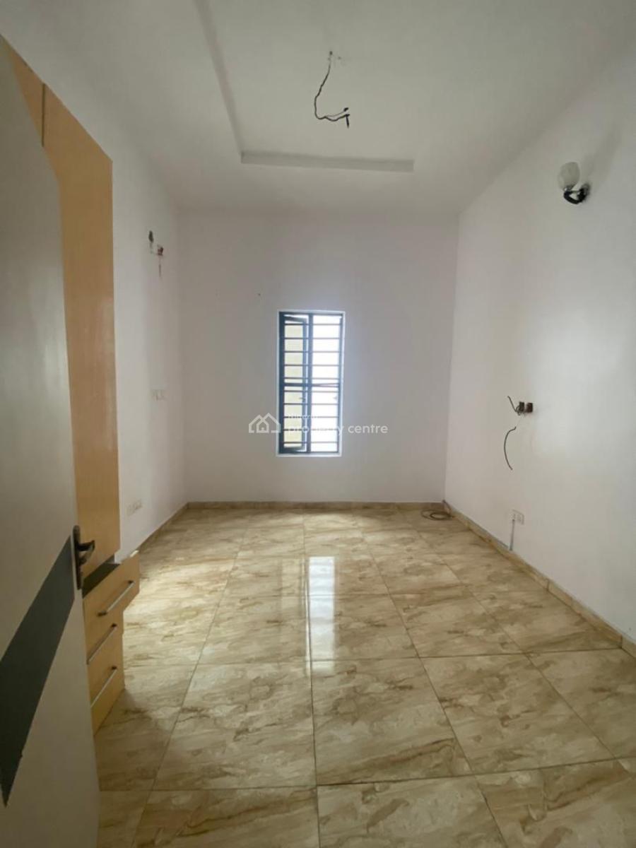 Big Room Upstairs, Royal Pine Estate Orchid Road, Lekki, Lagos, Self Contain (single Rooms) for Rent