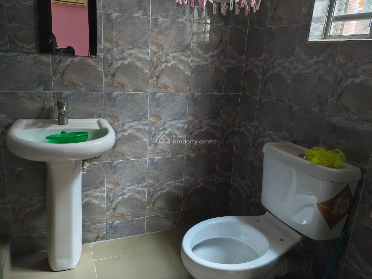 4 Bedroom Flat in a Seperate Compound, Off Ayodele Fanoiki Street., Gra Phase 1, Magodo, Lagos, Flat / Apartment for Sale