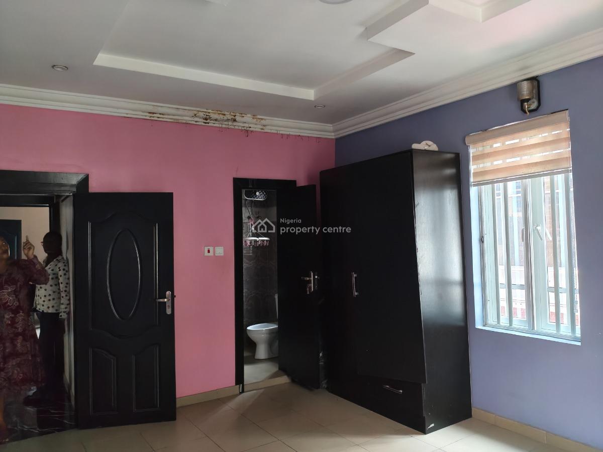 4 Bedroom Flat in a Seperate Compound, Off Ayodele Fanoiki Street., Gra Phase 1, Magodo, Lagos, Flat / Apartment for Sale