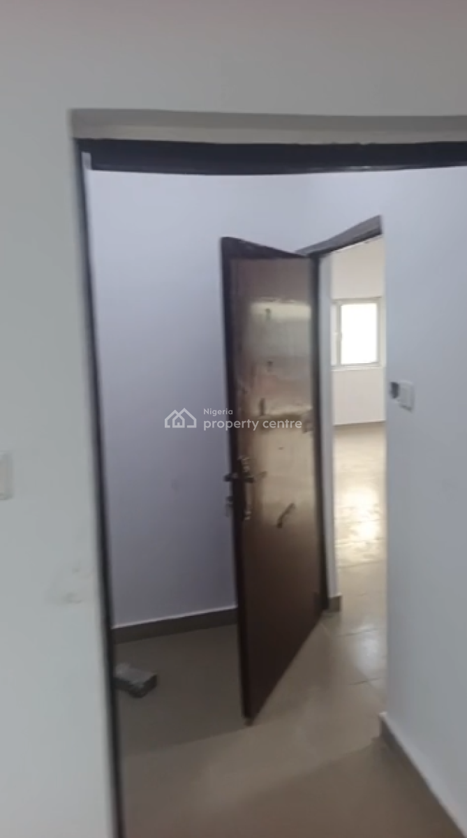 Room Upstairs, Eleganza Gardens Estate, Vgc, Lekki Phase 2, Lekki, Lagos, Flat / Apartment for Rent