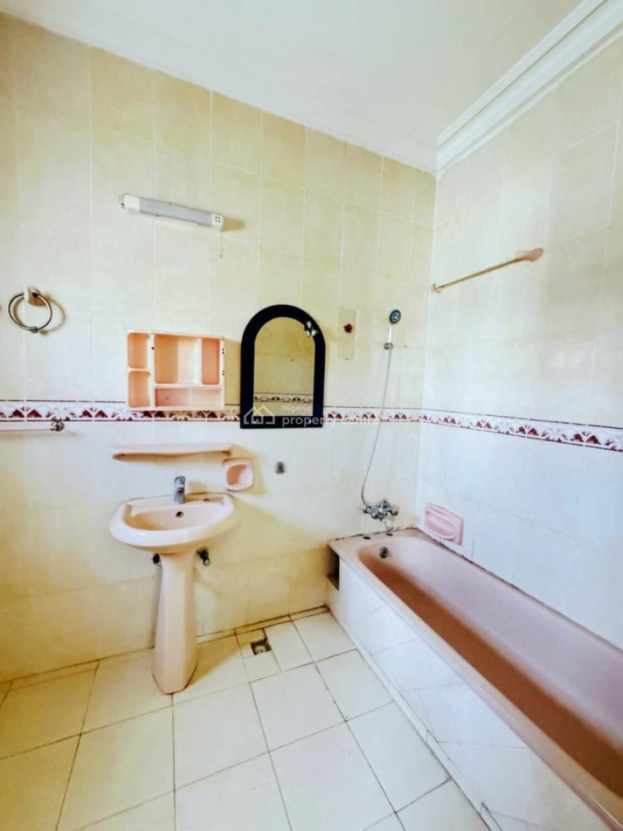 Well Maintained Self-service 4-bedroom Semi-detached, Lekki Phase 1, Lekki, Lagos, Semi-detached Duplex for Rent