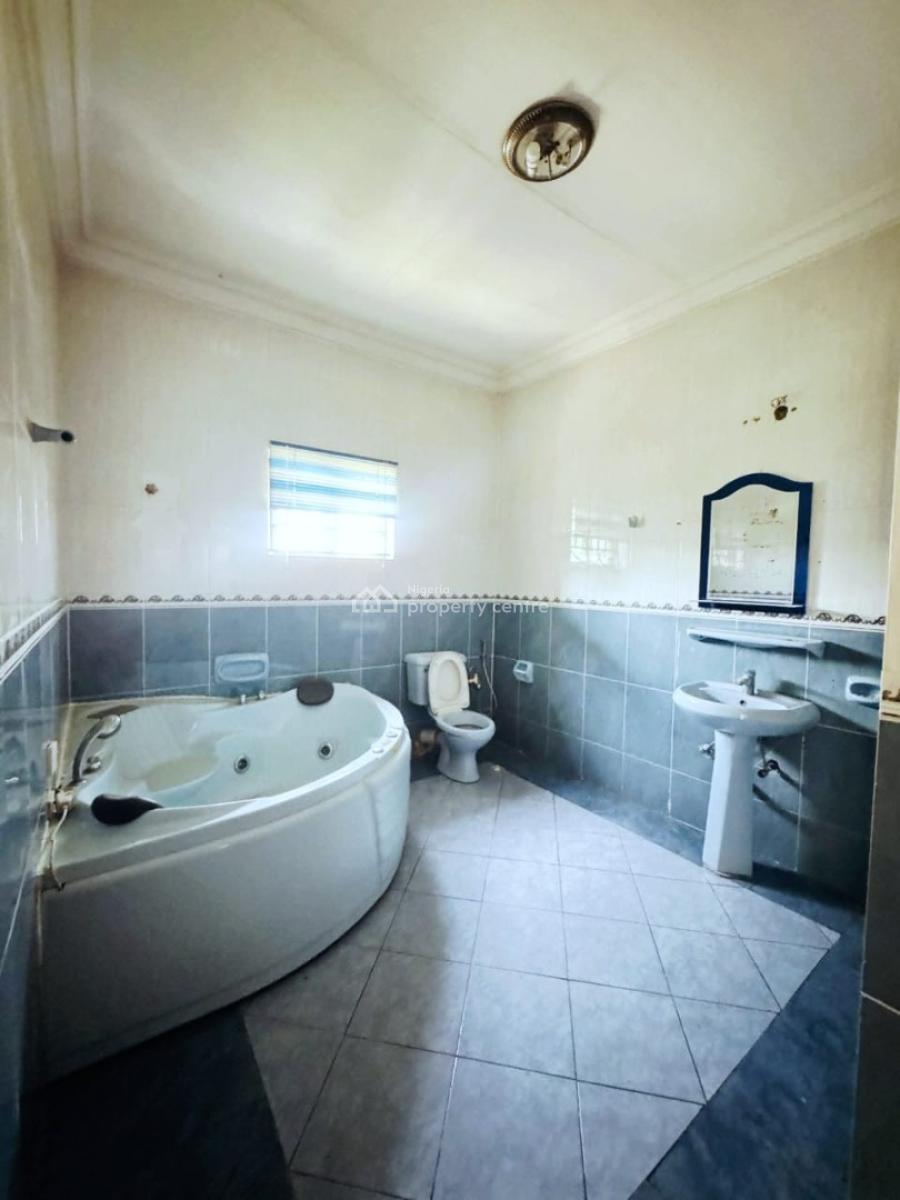 Well Maintained Self-service 4-bedroom Semi-detached, Lekki Phase 1, Lekki, Lagos, Semi-detached Duplex for Rent