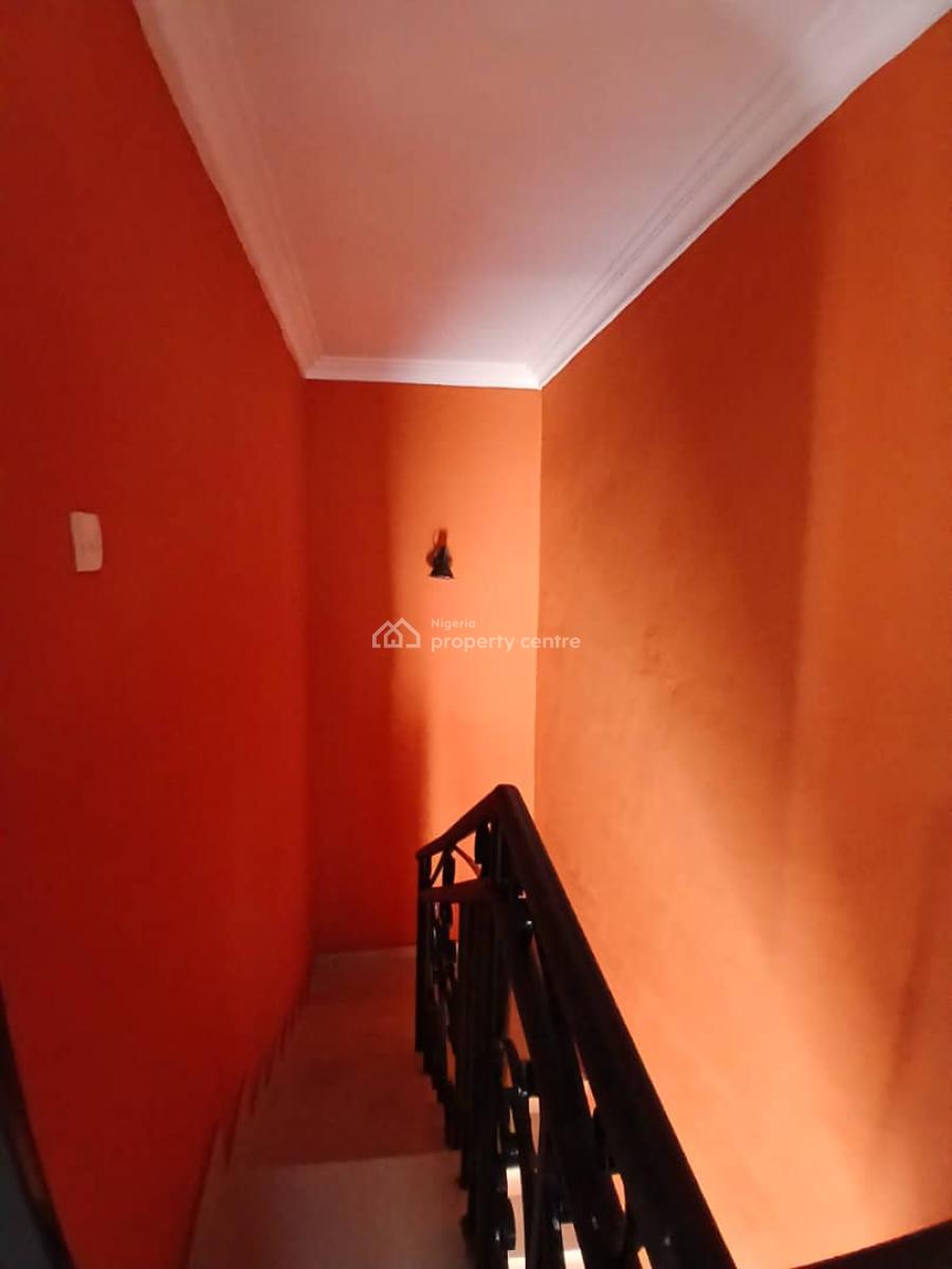 a Luxury 2 Bedrooms Flat with Excel Upstairs and Downstairs, United Estate, Lekki Phase 2, Lekki, Lagos, Flat / Apartment for Rent