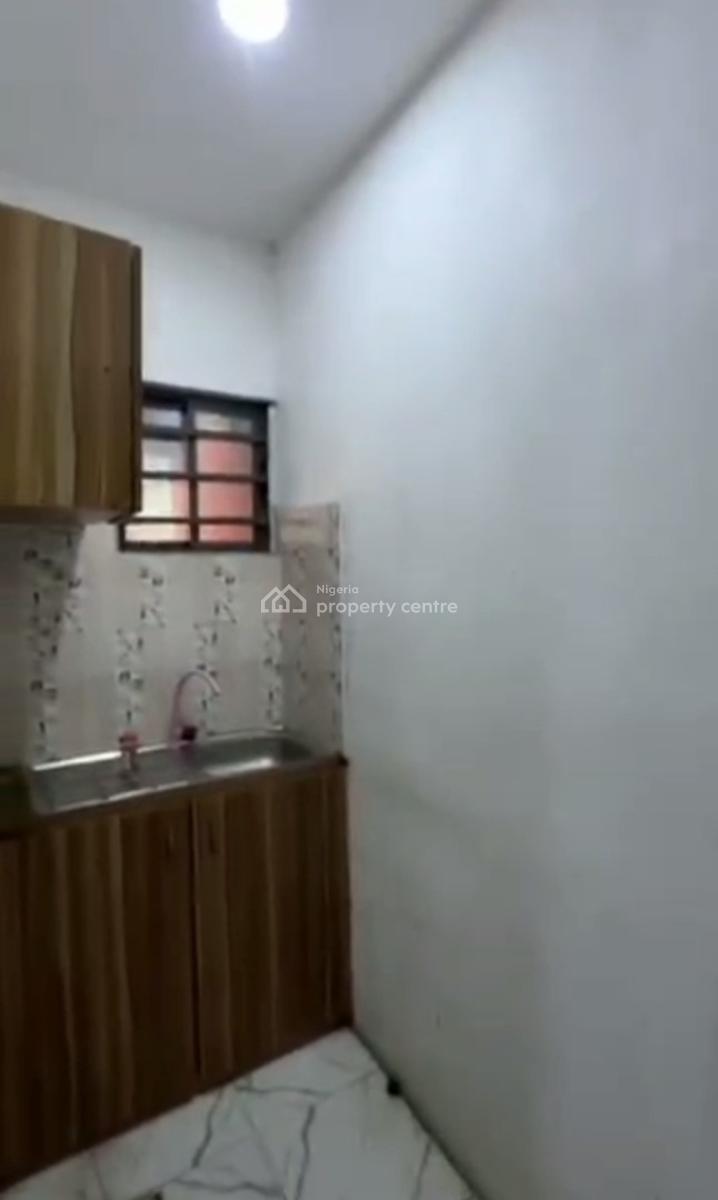 Executive, Decent  Standard Spacious Mini Flat., Shomolu, Lagos, Mini Flat (room and Parlour) for Rent