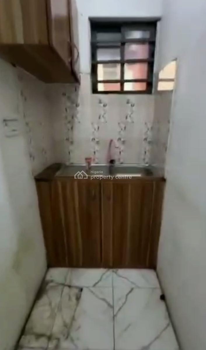 Executive, Decent  Standard Spacious Mini Flat., Shomolu, Lagos, Mini Flat (room and Parlour) for Rent