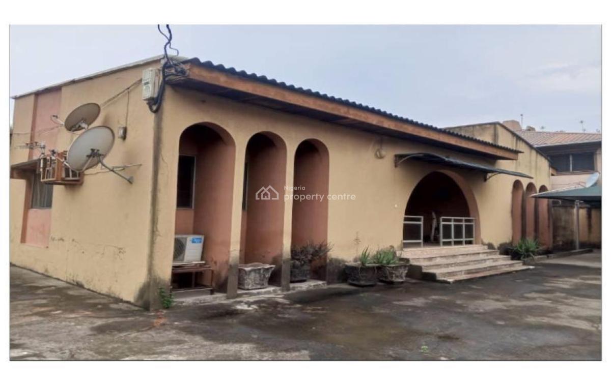 5 Bedroom Bungalow with 2 Living Rooms & Large Courtyard, Ago Palace Way, Okota, Ilasamaja, Mushin, Lagos, Detached Bungalow for Sale