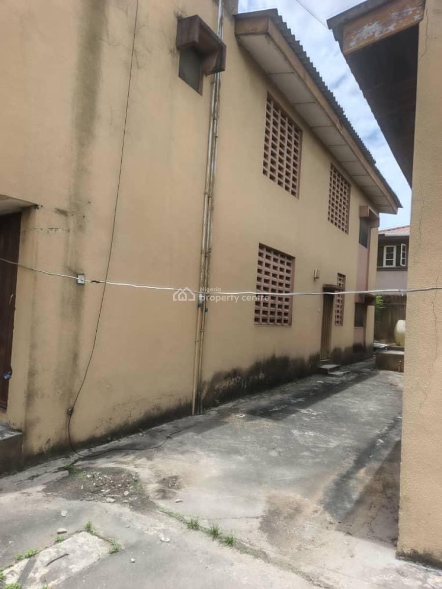 5 Bedroom Bungalow with 2 Living Rooms & Large Courtyard, Ago Palace Way, Okota, Ilasamaja, Mushin, Lagos, Detached Bungalow for Sale