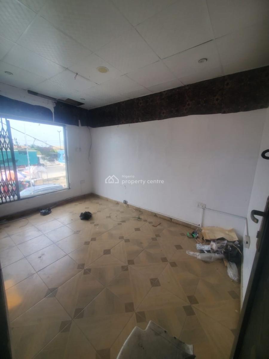 Spacious Shop Facing Express, Phase Two, Oribanwa, Ibeju Lekki, Lagos, Shop for Rent