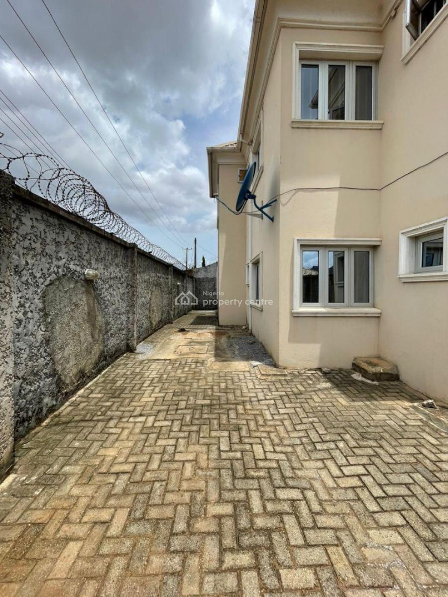 3 Bedroom Apartment, Gloryland Estate, Egbeda, Alimosho, Lagos, Flat / Apartment for Rent