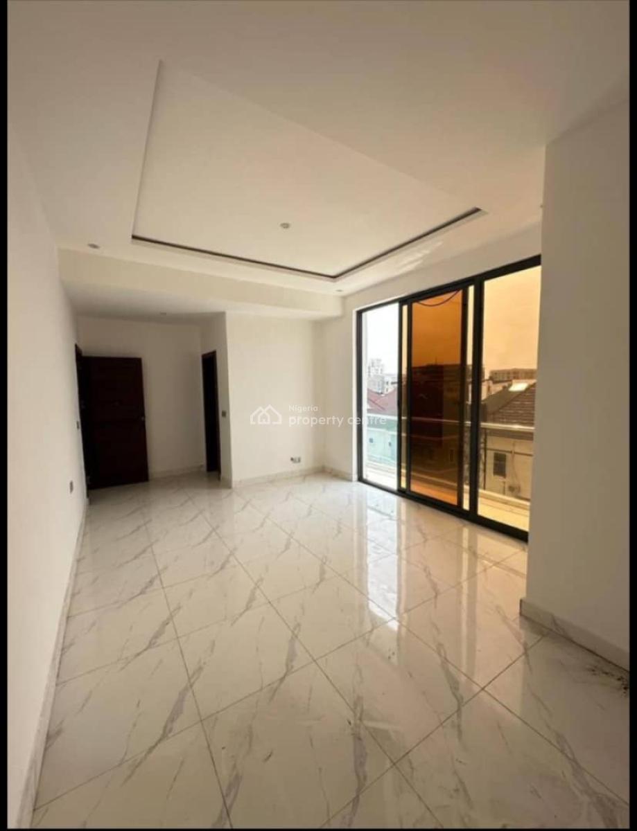 Contemporary 2 Bedroom Apartment, Off Freedom Way, Lekki Phase 1, Lekki, Lagos, Flat / Apartment for Rent