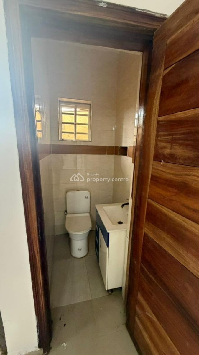 Well Maintained 2 Bedroom Flat, White Sand Estate, Ologolo, Lekki, Lagos, Flat / Apartment for Rent