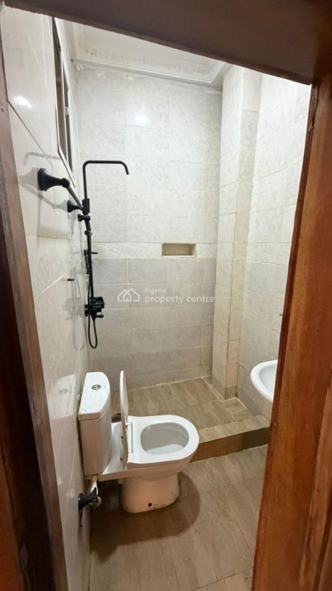 Well Maintained 2 Bedroom Flat, White Sand Estate, Ologolo, Lekki, Lagos, Flat / Apartment for Rent
