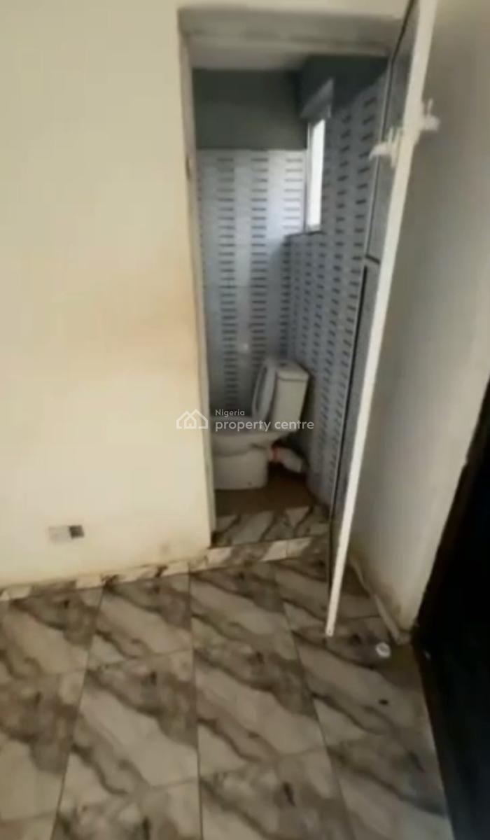 Decent Standard Spacious Self Contain, Fadeyi, Onipanu, Shomolu, Lagos, Self Contain (single Rooms) for Rent