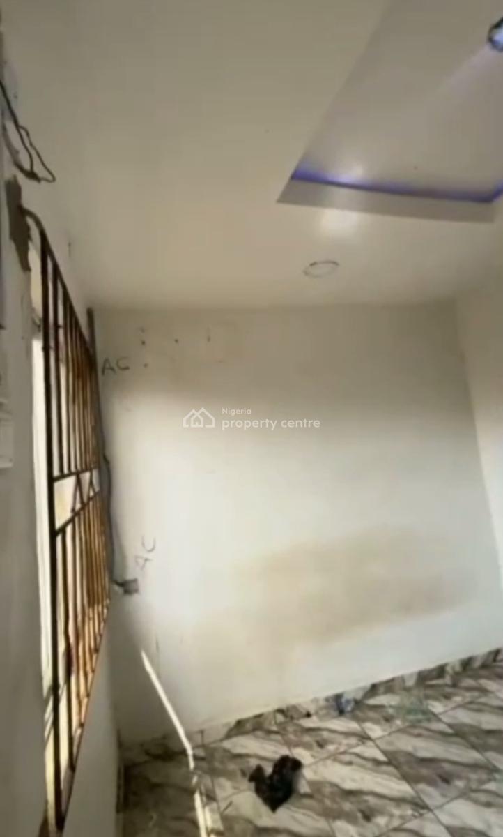 Decent Standard Spacious Self Contain, Fadeyi, Onipanu, Shomolu, Lagos, Self Contain (single Rooms) for Rent