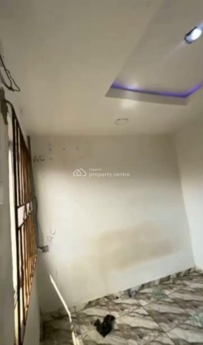 Decent Standard Spacious Self Contain, Fadeyi, Onipanu, Shomolu, Lagos, Self Contain (single Rooms) for Rent