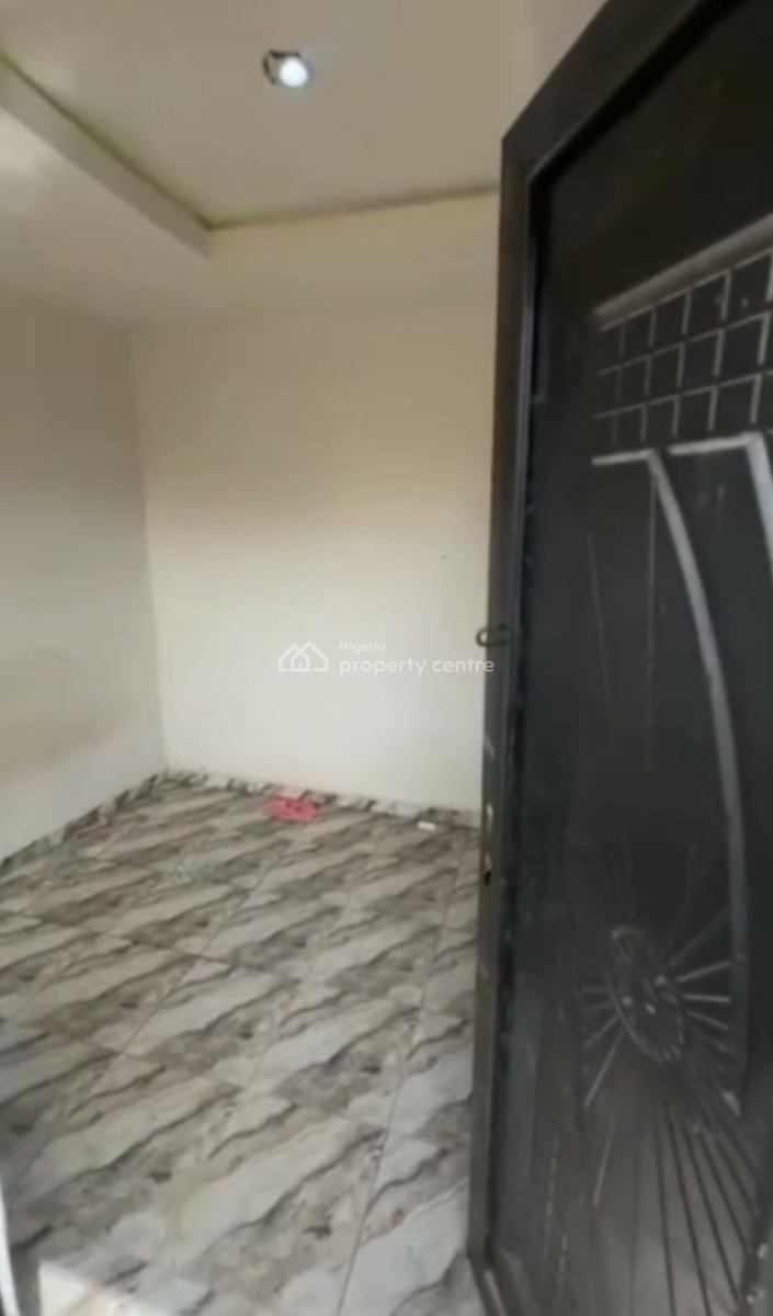 Decent Standard Spacious Self Contain, Fadeyi, Onipanu, Shomolu, Lagos, Self Contain (single Rooms) for Rent