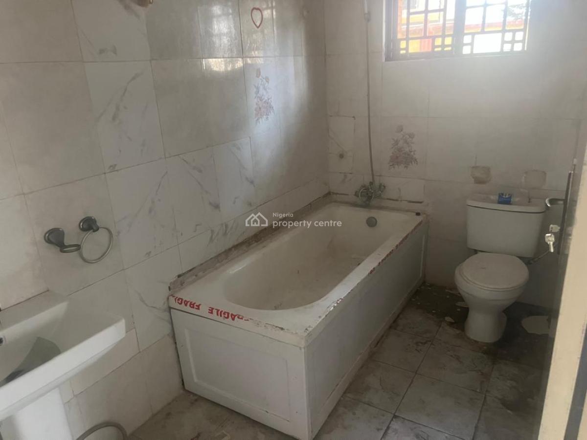 Spacious 3 Bedroom Apartment with Bq, Lekki Phase 1, Lekki, Lagos, Flat / Apartment for Rent
