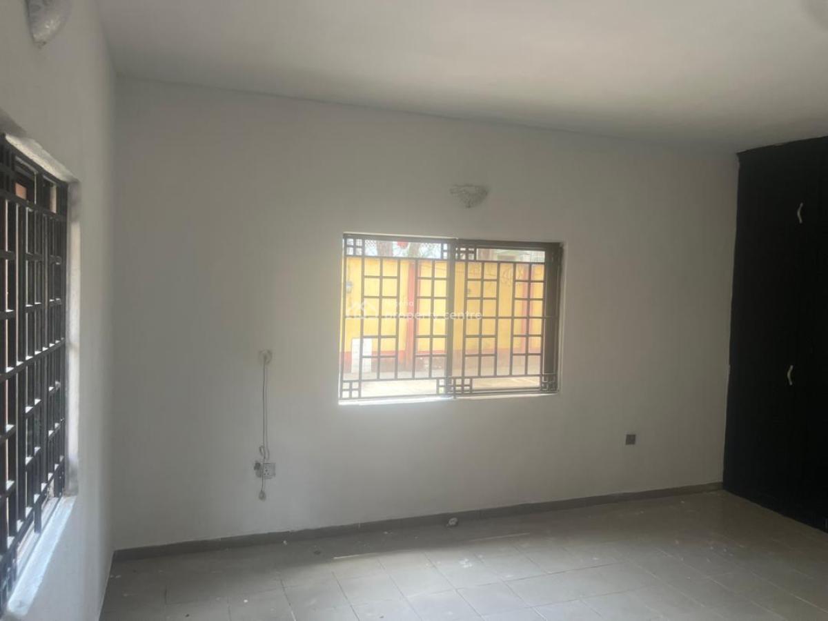 Spacious 3 Bedroom Apartment with Bq, Lekki Phase 1, Lekki, Lagos, Flat / Apartment for Rent