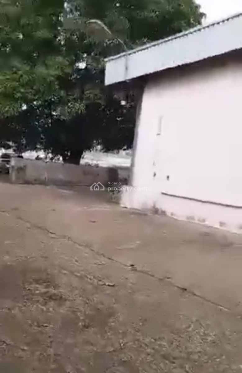 5 Bay Warehouse + 4 Units of Three Bedroom Flats, Sagamu, Ogun, Commercial Property for Sale