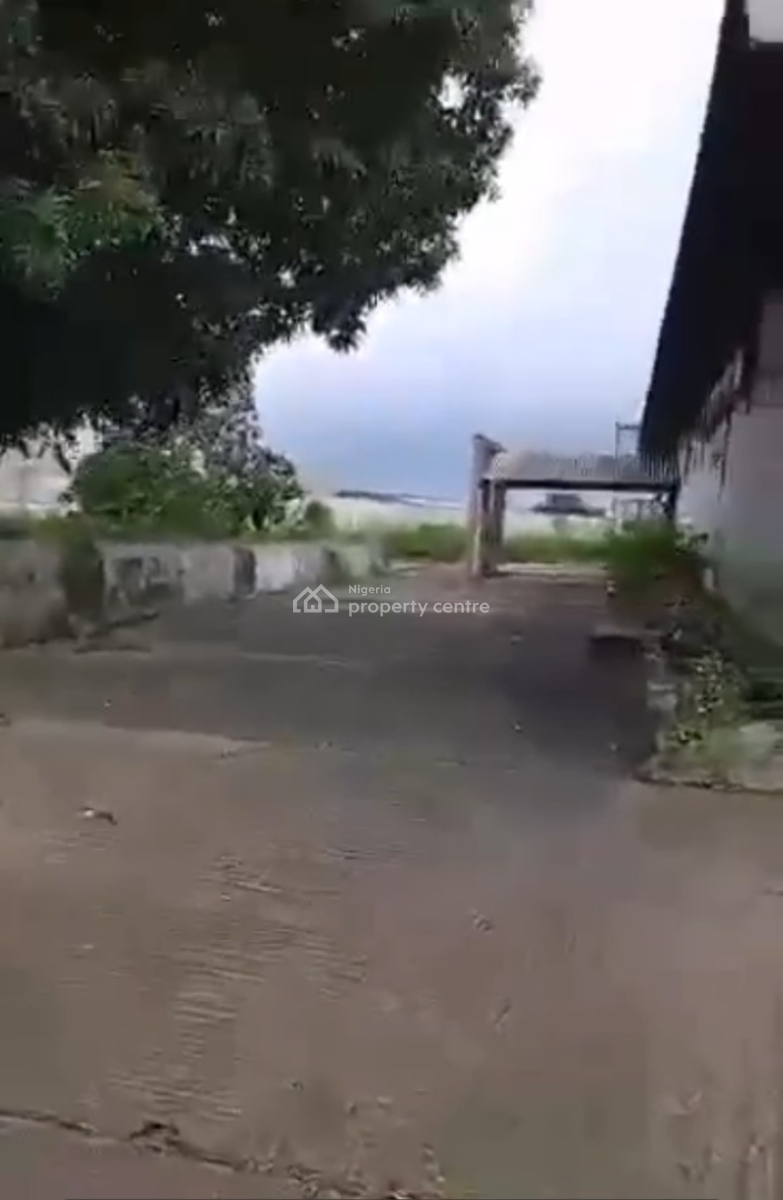 5 Bay Warehouse + 4 Units of Three Bedroom Flats, Sagamu, Ogun, Commercial Property for Sale