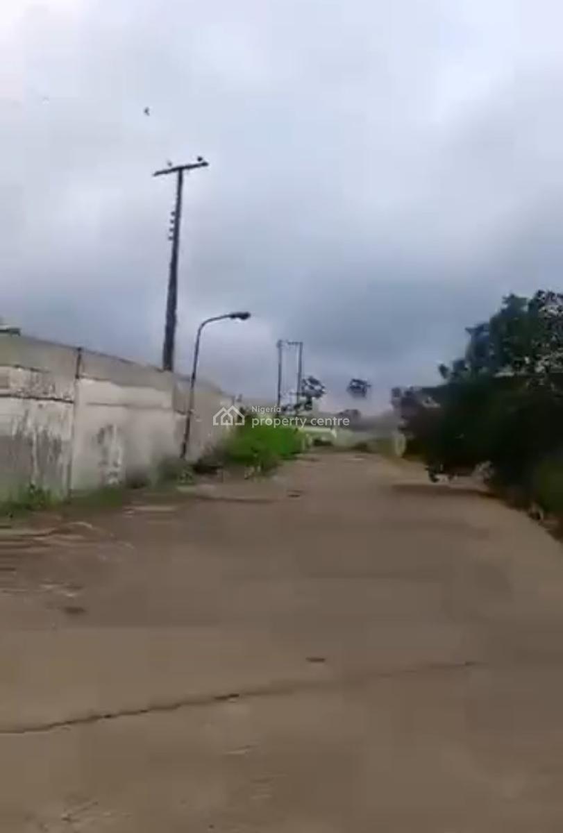 5 Bay Warehouse + 4 Units of Three Bedroom Flats, Sagamu, Ogun, Commercial Property for Sale