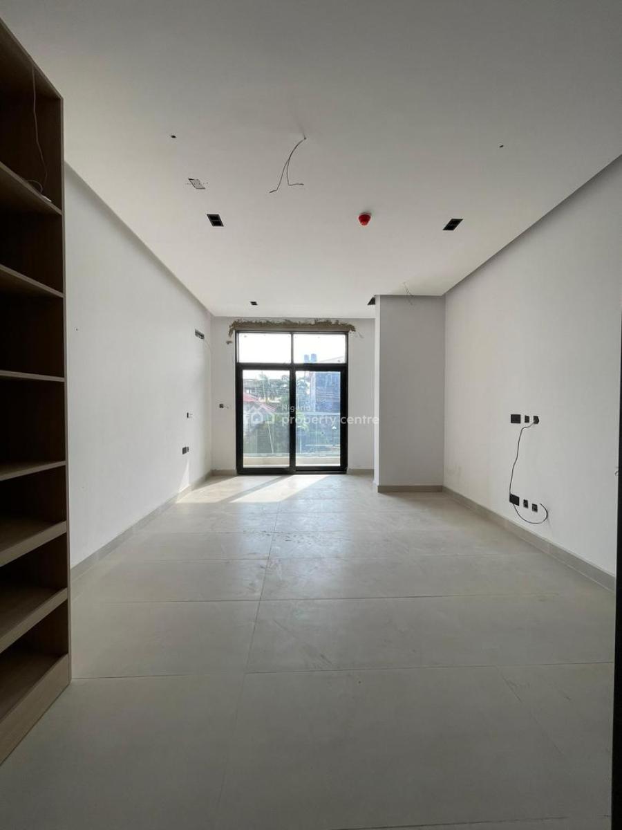 Waterfront 2 Bedroom Apartment with Rooftop Pool, Gym & Elevator, Lekki Phase 1, Lekki, Lagos, Flat / Apartment for Sale