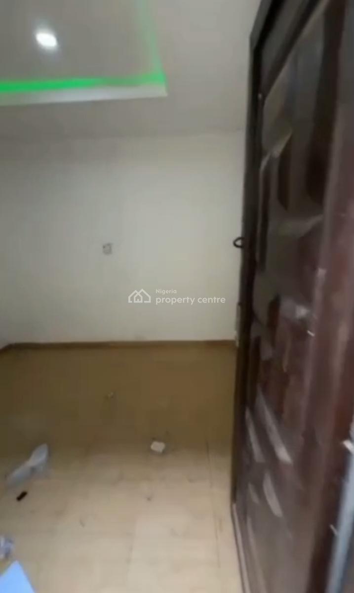 Spacious Standard Decent Self Contain, Fadeyi, Onipanu, Shomolu, Lagos, Self Contain (single Rooms) for Rent