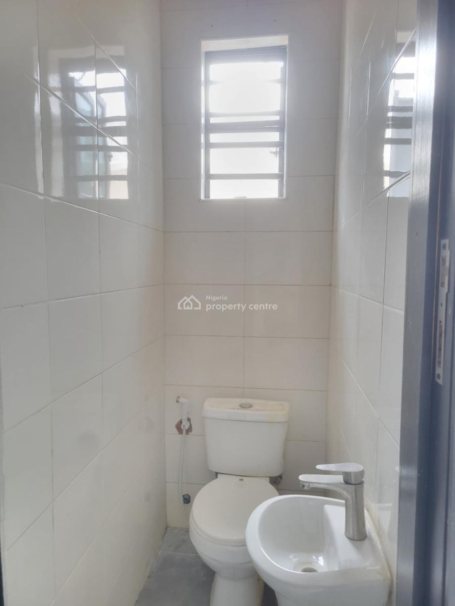 Beautiful and Spacious 2bedroom Apartment, Ologolo, Lekki, Lagos, Flat / Apartment for Rent