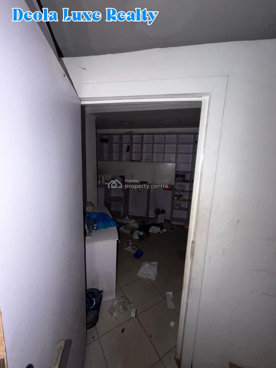 a Very Large 170sqm Ground Floor Space in Busy Commercial Area, Lekki Phase 1, Lekki, Lagos, Shop for Rent