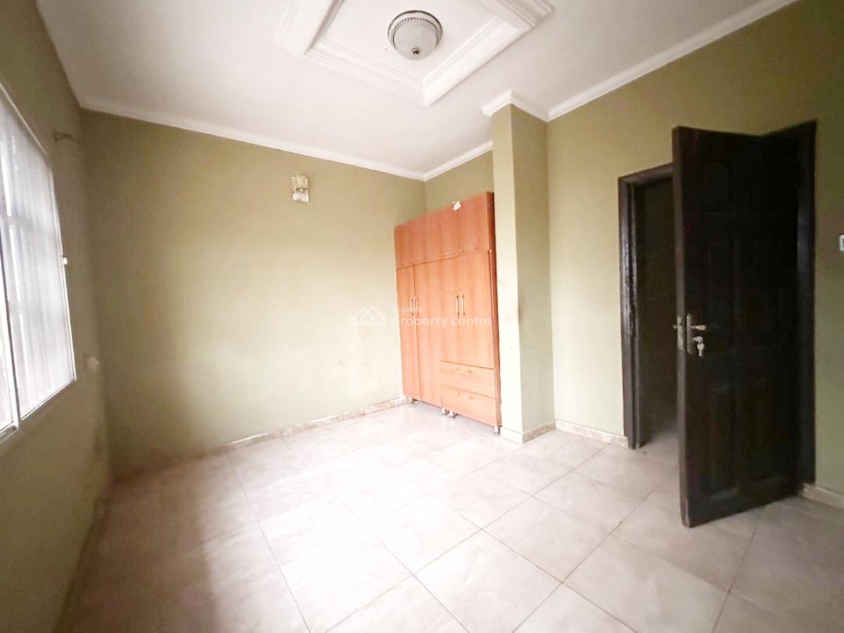 a Well Maintained 3 Bedroom Flat, Omole Phase 2, Ikeja, Lagos, Flat / Apartment for Rent