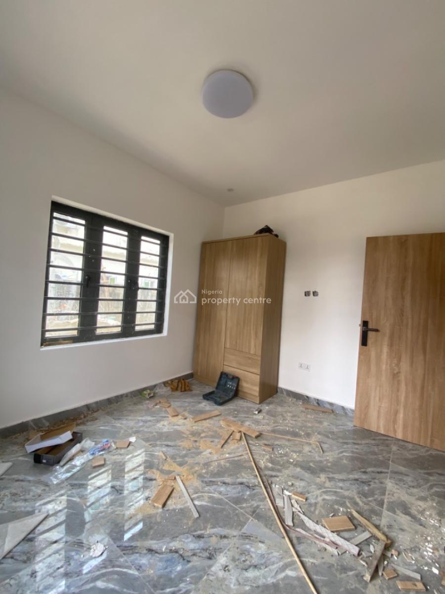 an Executive Two Bedroom Flat with Top Notch Finishing, Oakwood Estate ,after Lagos Business School ,ajah, Lekki, Lagos, Flat / Apartment for Rent