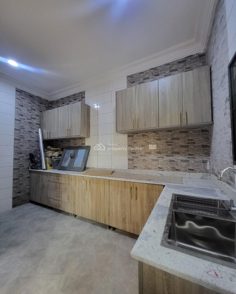 Luxurious Massive 2 Bedroom Flat, By Zagada Filling Station, Gaduwa, Abuja, Flat / Apartment for Rent