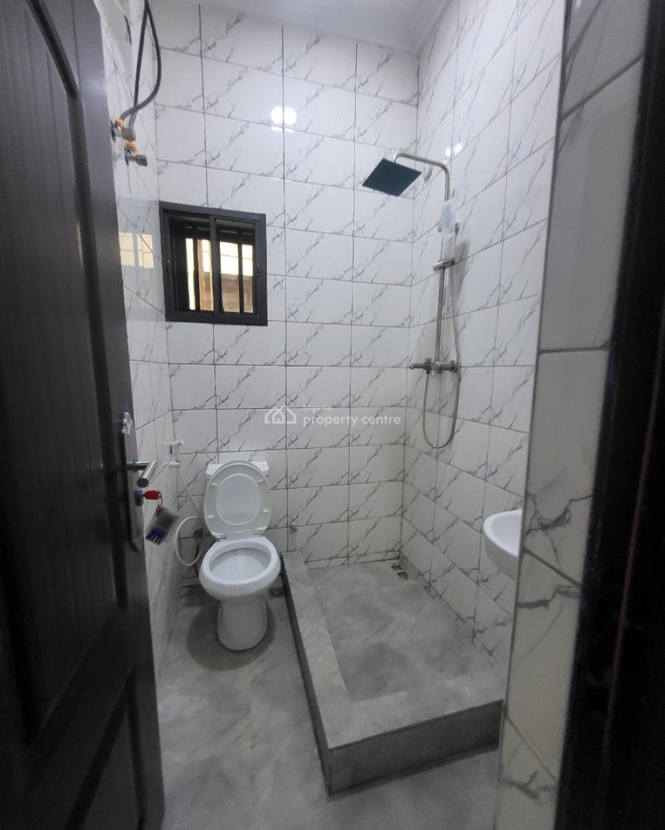 Luxurious Massive 2 Bedroom Flat, By Zagada Filling Station, Gaduwa, Abuja, Flat / Apartment for Rent