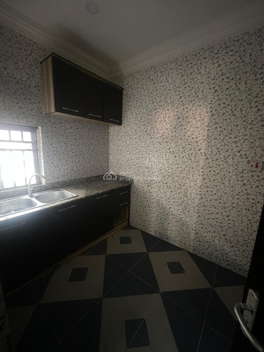 3 Bedroom Flat, Lekki Phase 1, Lekki, Lagos, Office Space for Rent