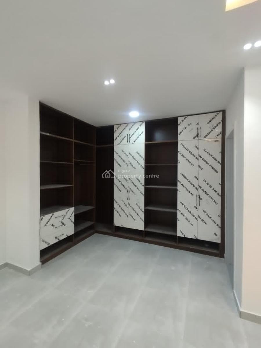 Fully Serviced 3 Bedroom Flat with a Room Bq., Lekki Phase 1, Lekki, Lagos, Flat / Apartment for Rent