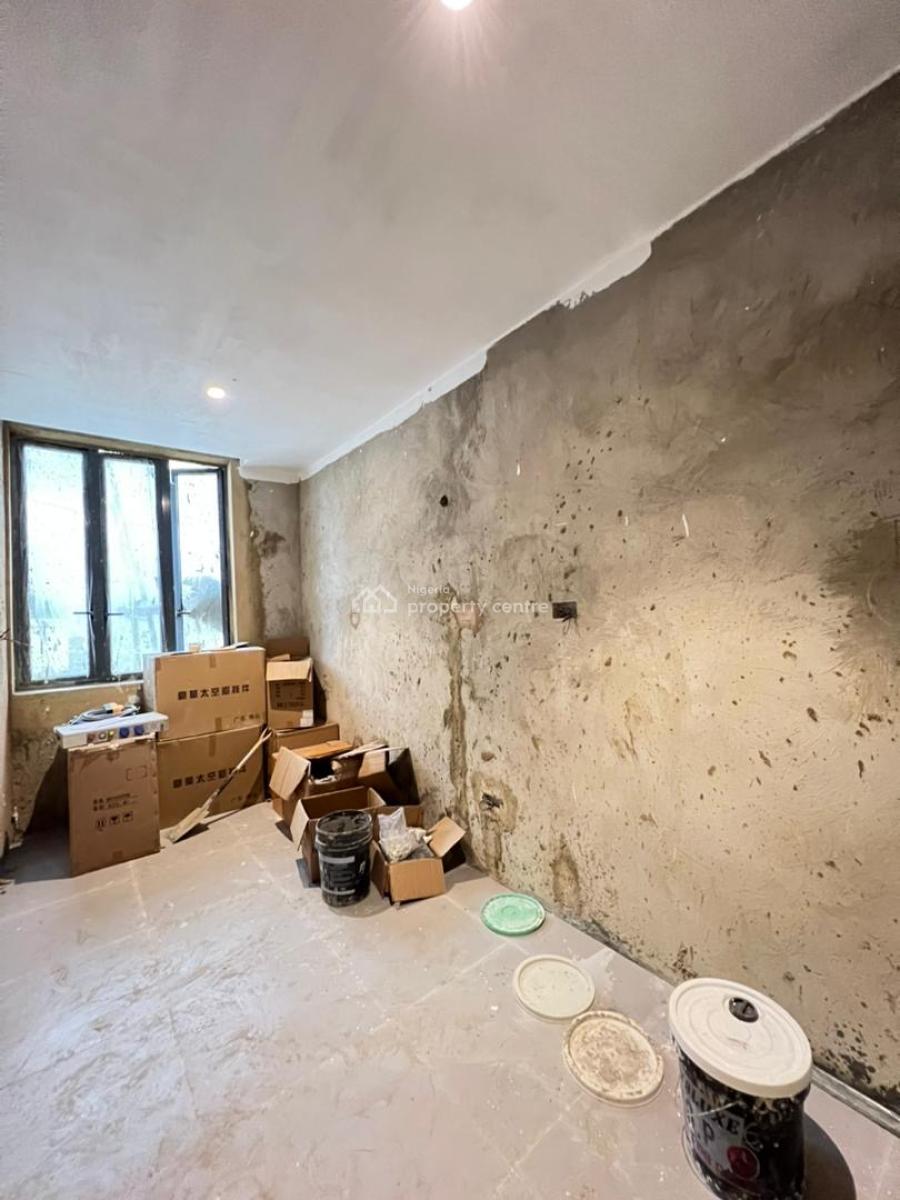 a Spacious 2bedroom Apartment with Elevator, Lekki Phase 1, Lekki, Lagos, Flat / Apartment for Sale