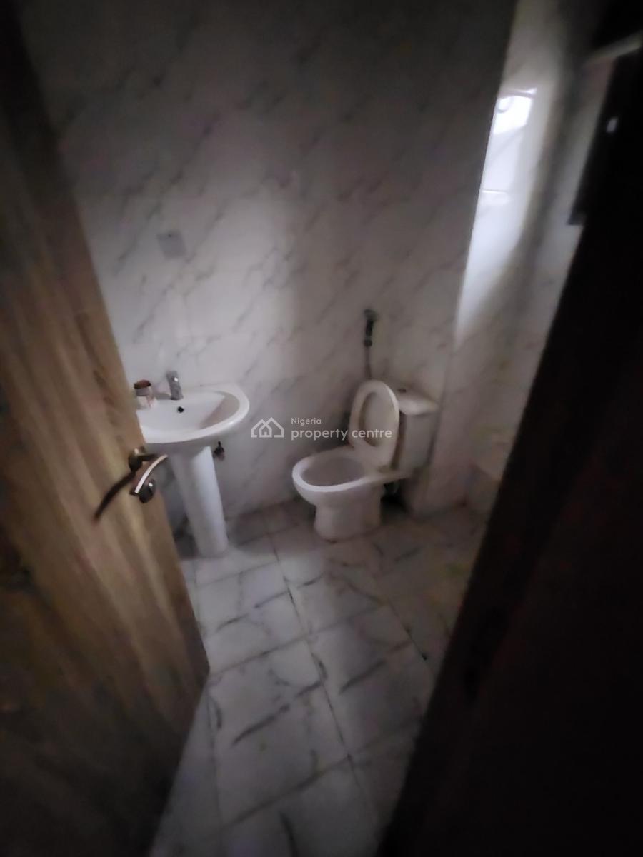 Nice 2bedroom Flat, 3toilet, Fully Tarred Rd, Jahi Gilmore(tarred Rd), Jahi, Abuja, Flat / Apartment for Rent