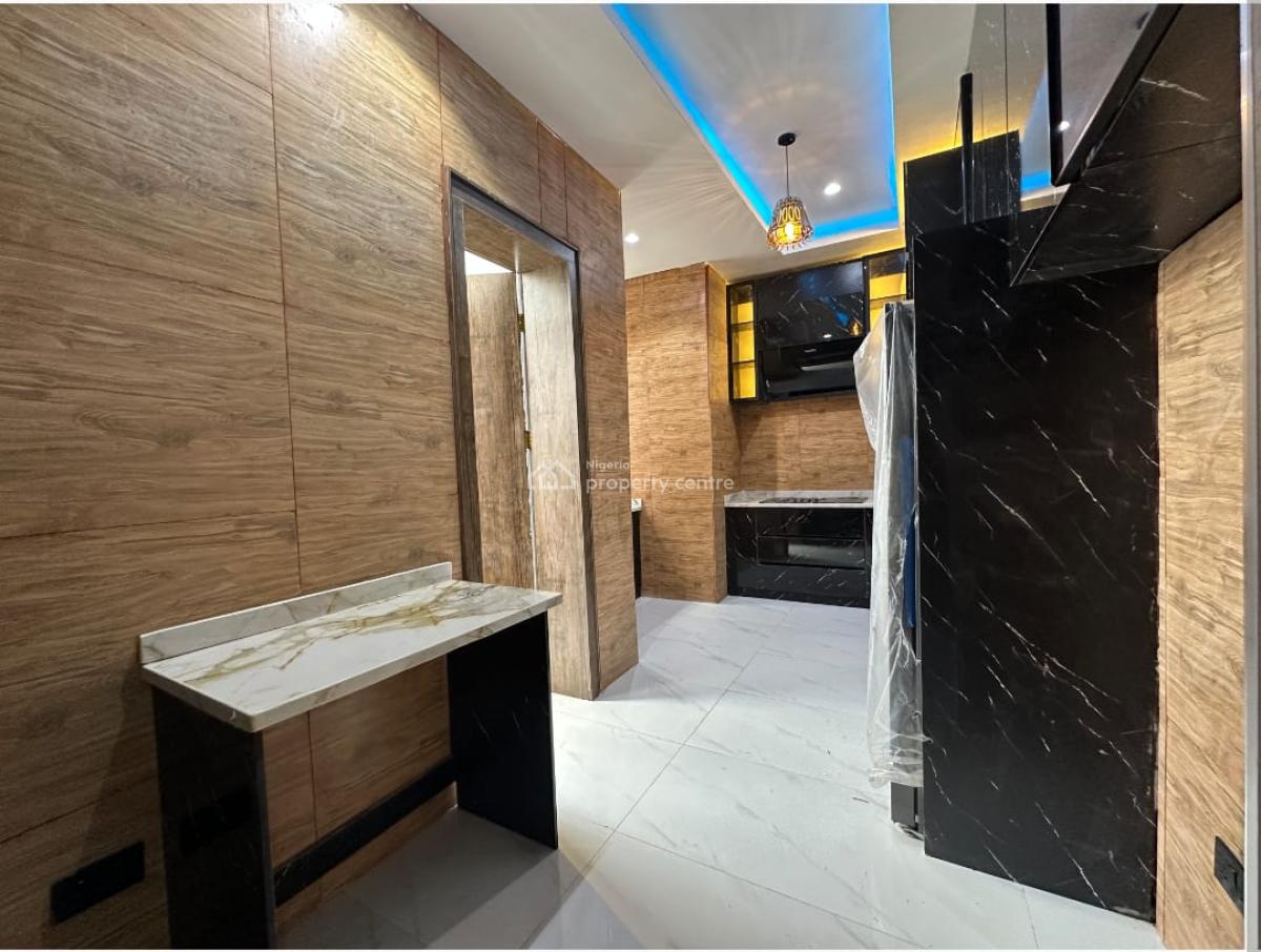 Stunning 2 Bedroom Apartment with a Bq, Lekki Phase 1, Lekki, Lagos, Flat / Apartment for Sale